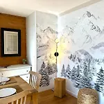 6 Personnes, Balcon, Piscine, Aux Pieds * Val Thorens