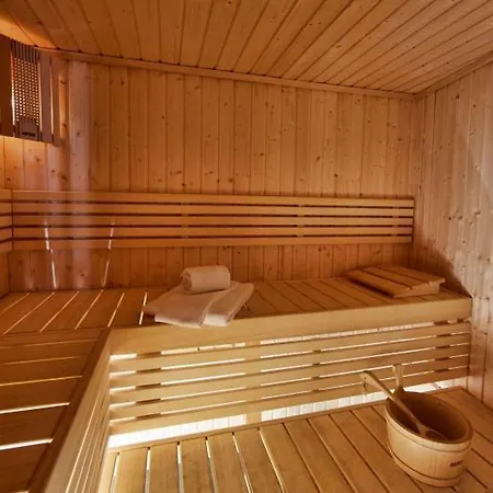 6 Personnes, Balcon, Piscine, Aux Pieds