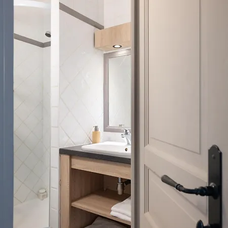 6 8 Personnes, Balcon Vue Montagne, Aux Pieds