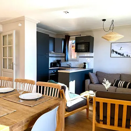 6 Personnes, Balcon, Piscine, Aux Pieds