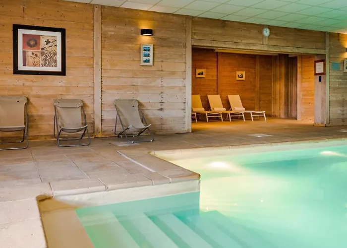 6 Personnes, Balcon, Piscine, Aux Pieds * Val Thorens