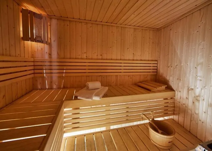 6 Personnes, Balcon, Piscine, Aux Pieds