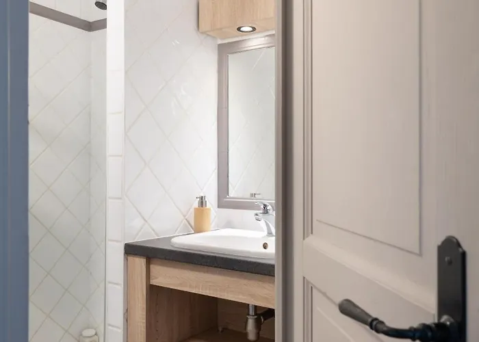 6 Personnes, Balcon, Piscine, Aux Pieds