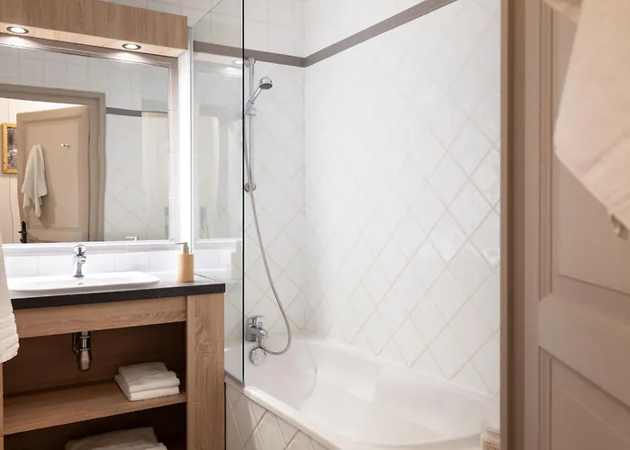 Apartman 6 Personnes, Balcon, Piscine, Aux Pieds *