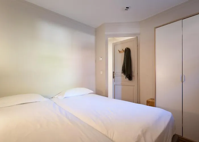 6 Personnes, Balcon, Piscine, Aux Pieds Apartman