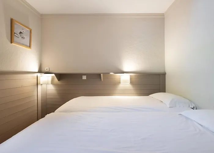 6 Personnes, Balcon, Piscine, Aux Pieds Appartement