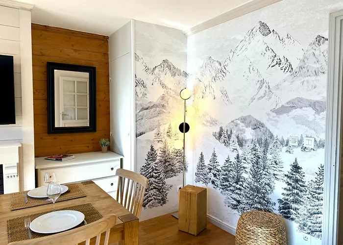 6 Personnes, Balcon, Piscine, Aux Pieds * Val Thorens