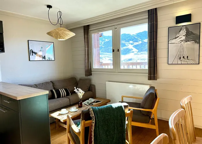 6 Personnes, Balcon, Piscine, Aux Pieds *